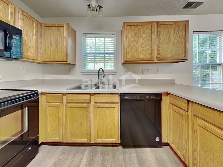 Building Photo - 9431 Isaac Hunter Dr