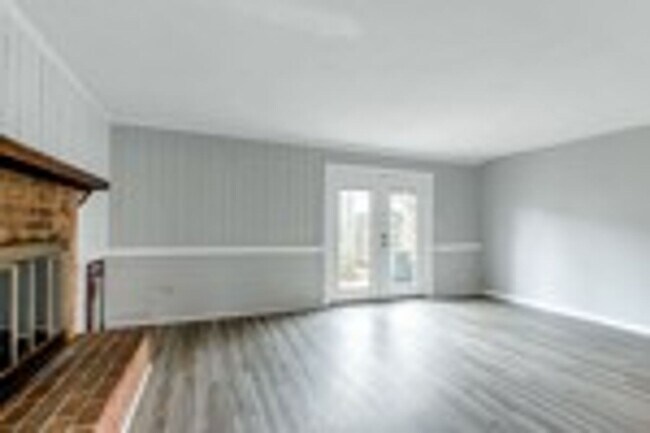 Building Photo - 945 Indian Cir
