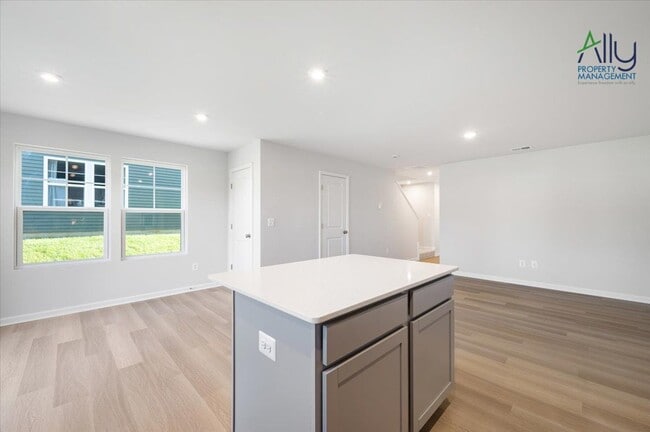 Building Photo - 54 Sophie Kathryn Dr