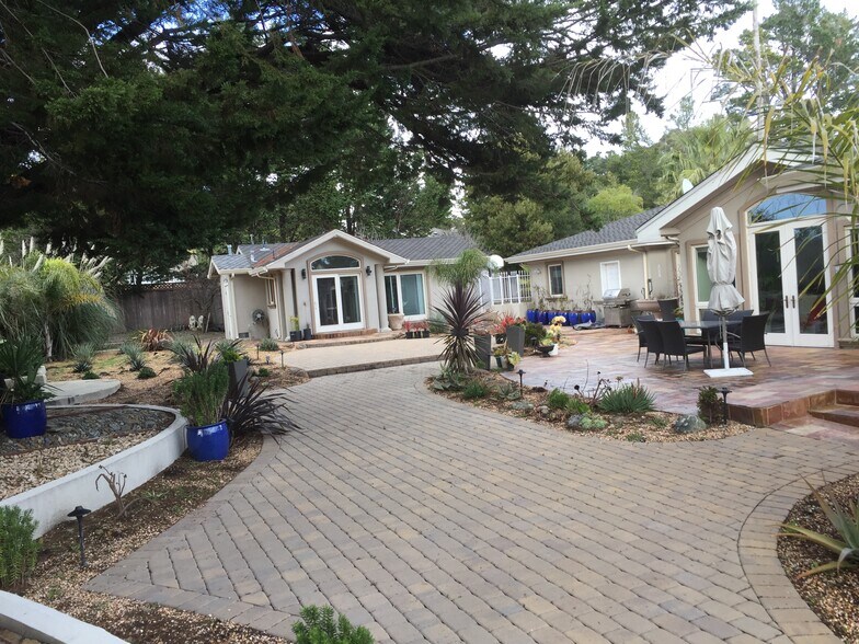 Building Photo - 1485 Lakeview Dr