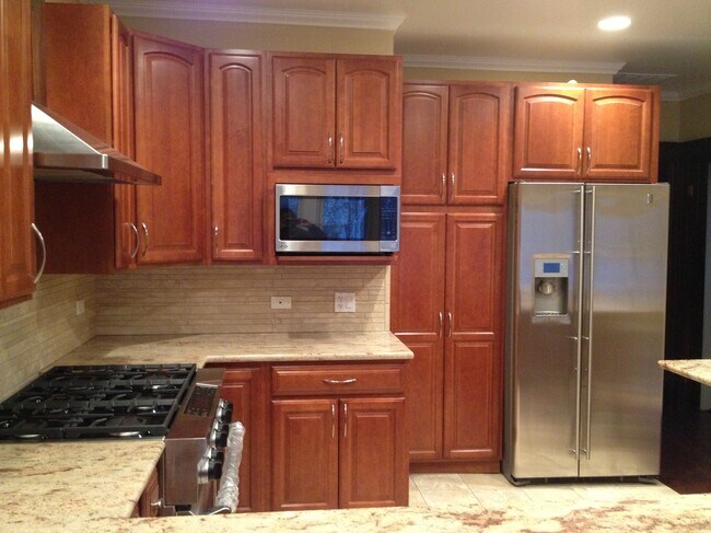 Building Photo - 1823 W Cornelia Ave