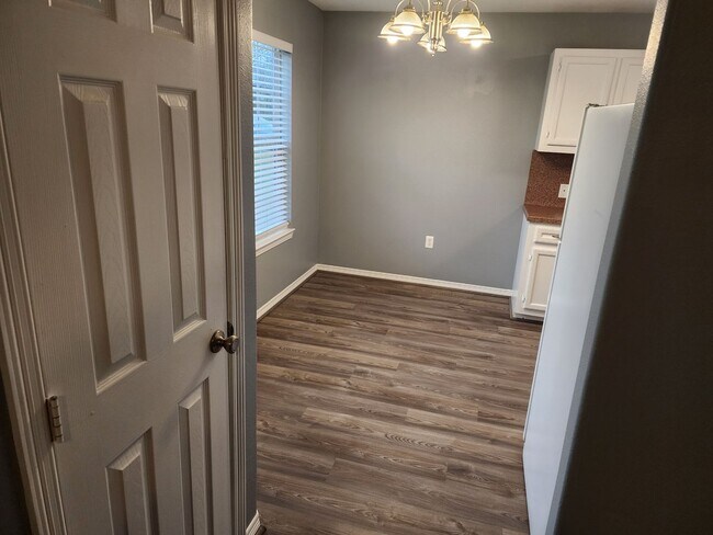 Building Photo - 3114 Molly Dr