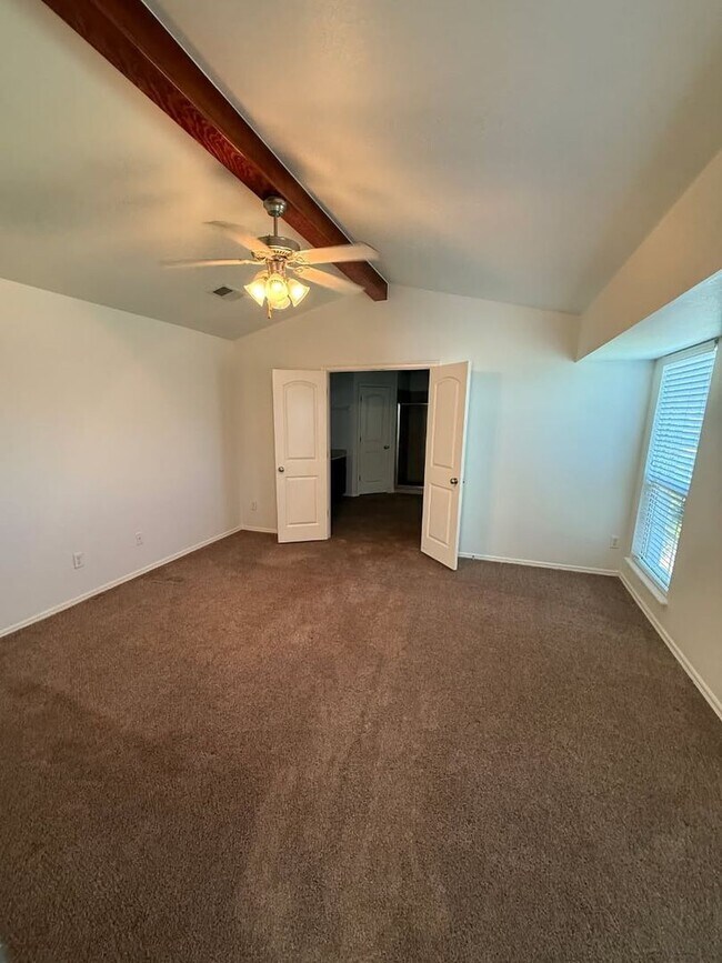 Building Photo - Come make this lovely 4 bedroom 2 bath, 2+...