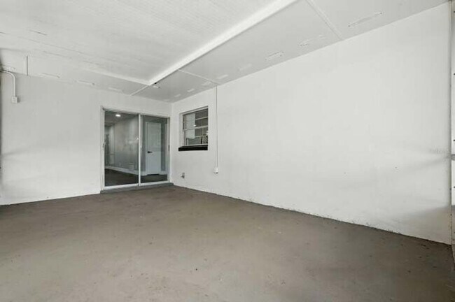 Building Photo - Beautiful 3 Bedroom House in Quiet Port Or...