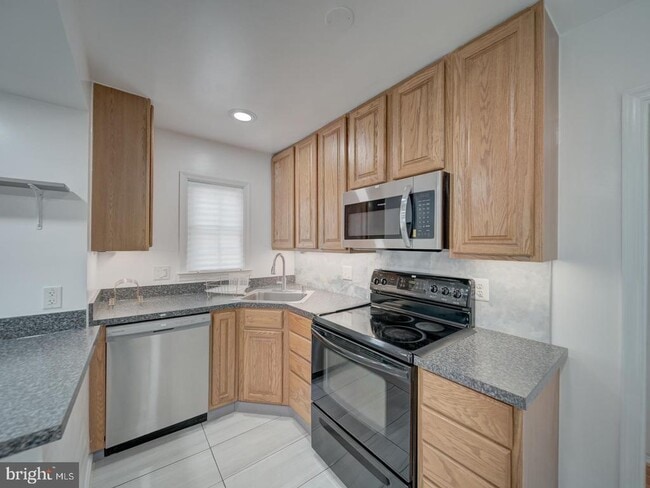 Building Photo - 6625 Harrison Ln