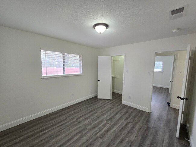 Building Photo - Updated, Energy Efficient 4 Bedroom 2 Bath Home in Golf Course Community