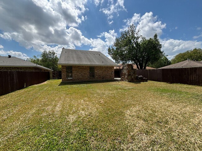 Building Photo - 4 BEDROOM IN NORTH  BOSSIER
