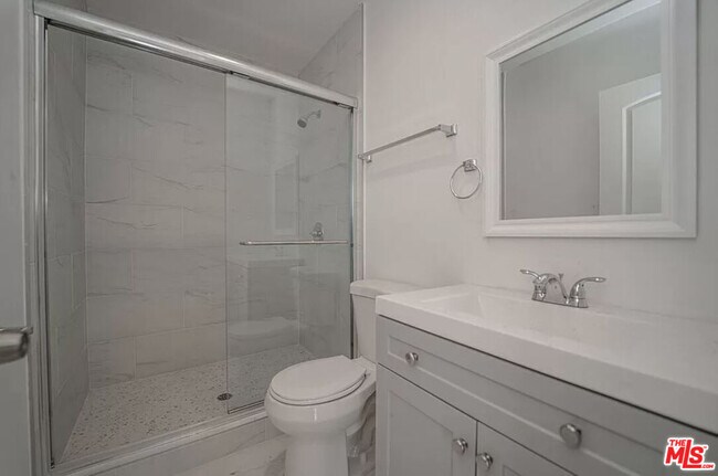 Building Photo - 204 E 29th St