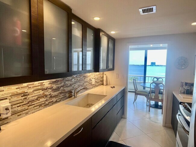 Building Photo - 5550 N Ocean Dr