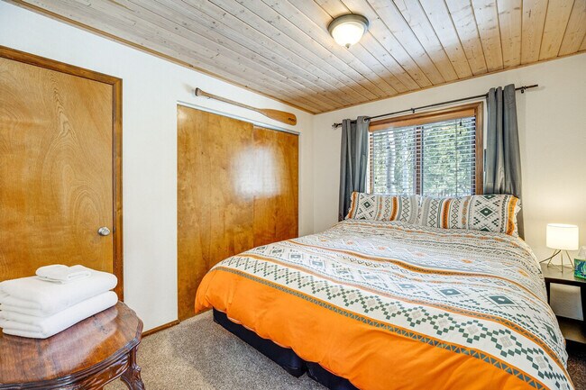 Building Photo - 320 E Gunnison Ave