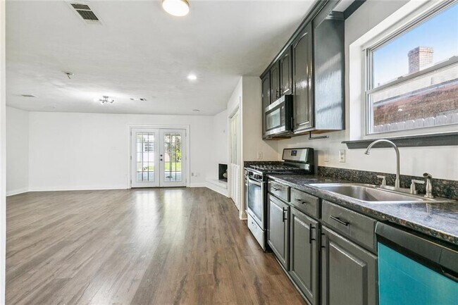 Building Photo - 3712 Lime St
