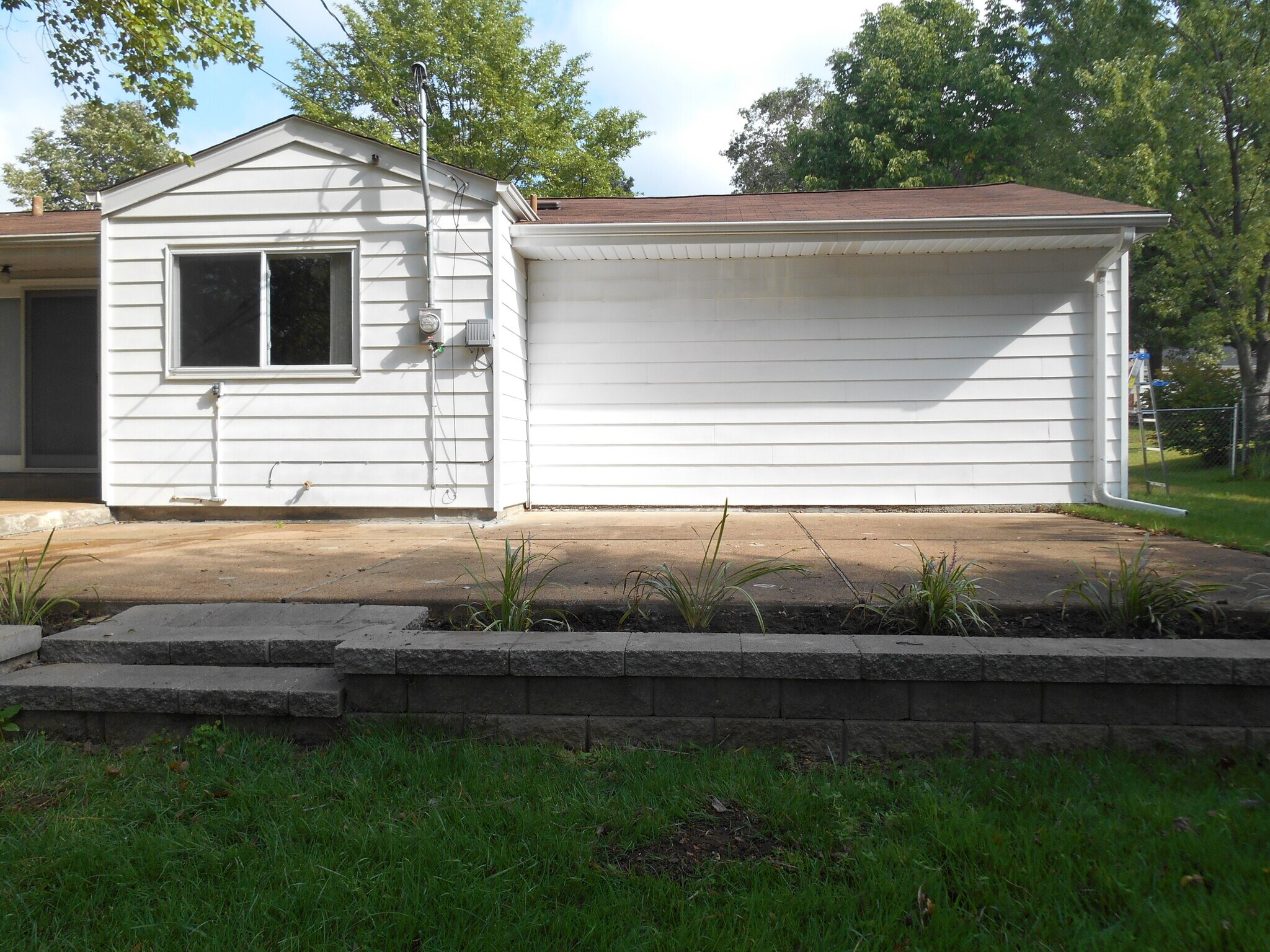 Building Photo - 524 Ranch Dr