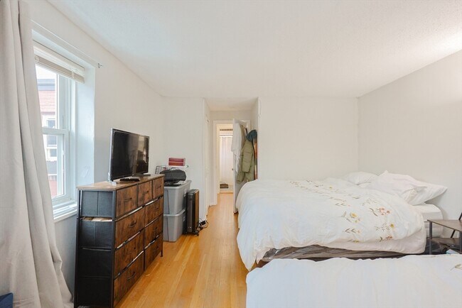 Building Photo - 49 Colborne Rd