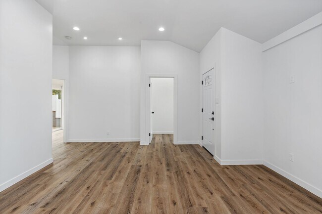 Building Photo - Designer Culver/Fairfax House + Studio | Dog Run & Private Orchard | 3-Car Parking