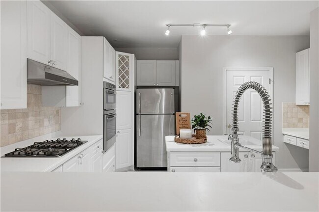 Building Photo - 424 Lindbergh Drive NE