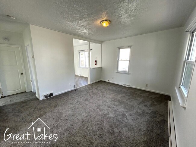 Building Photo - Charming 3 Bedroom 1 Bathroom now available for rent