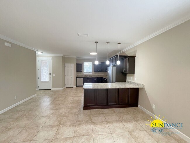 Building Photo - Pristine 3 Bedroom Home in Mary Esther!