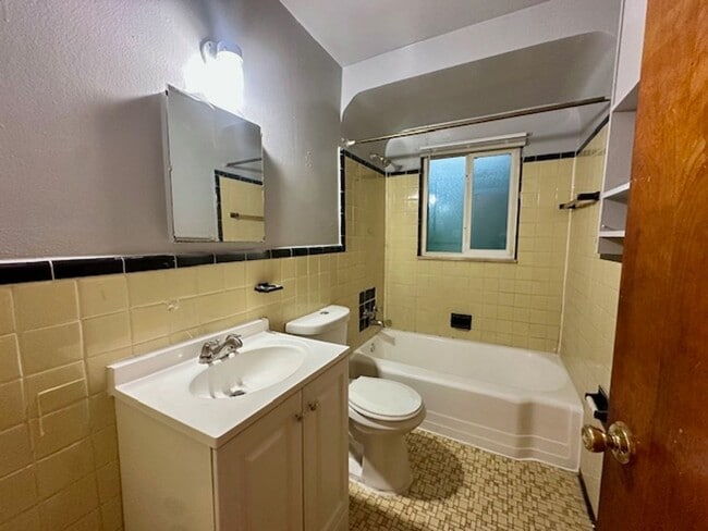 Building Photo - 4 Bedroom 1 Bath Welcome Section 8