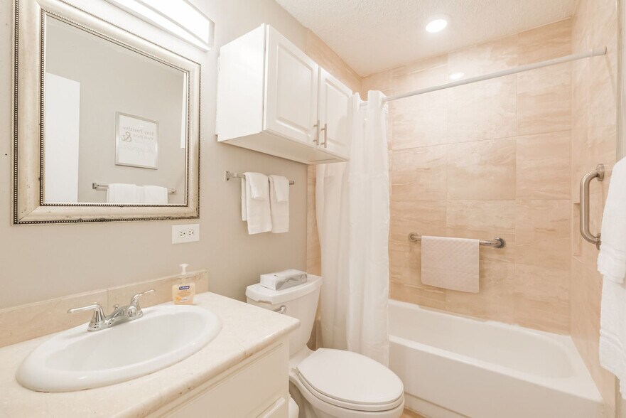 Building Photo - 9216 Carousel Ln