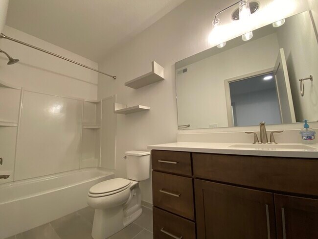 Building Photo - Beautiful Townhome for Rent