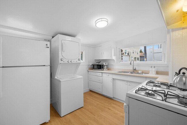 Building Photo - 344 Bonair St