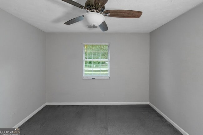 Building Photo - 585 Mountainview Dr
