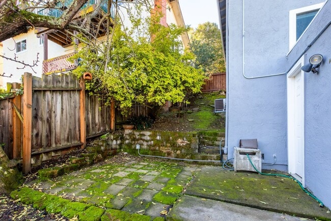 Building Photo - Beautiful Home In Martinez Hills