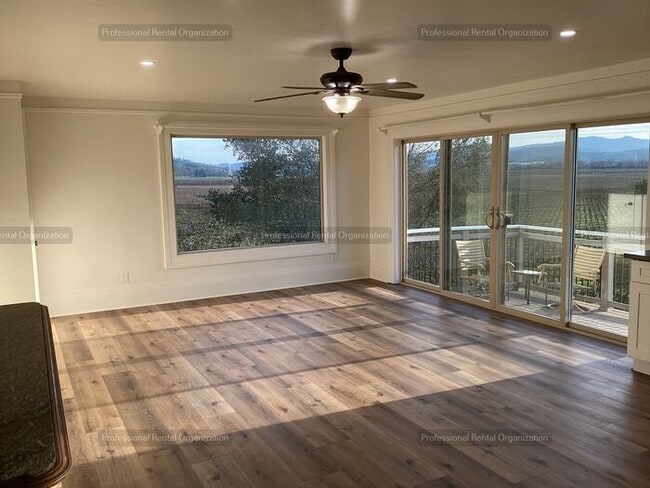 Building Photo - Upper Carriage house Flat with deck & expansive Vineyard and Sunset views