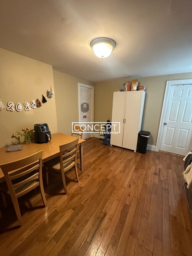 Building Photo - 44A Hillside St. Unit 1