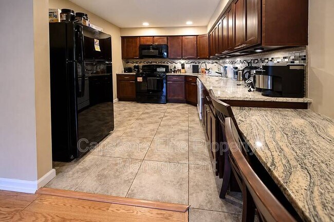 Building Photo - 12 Colgate Dr