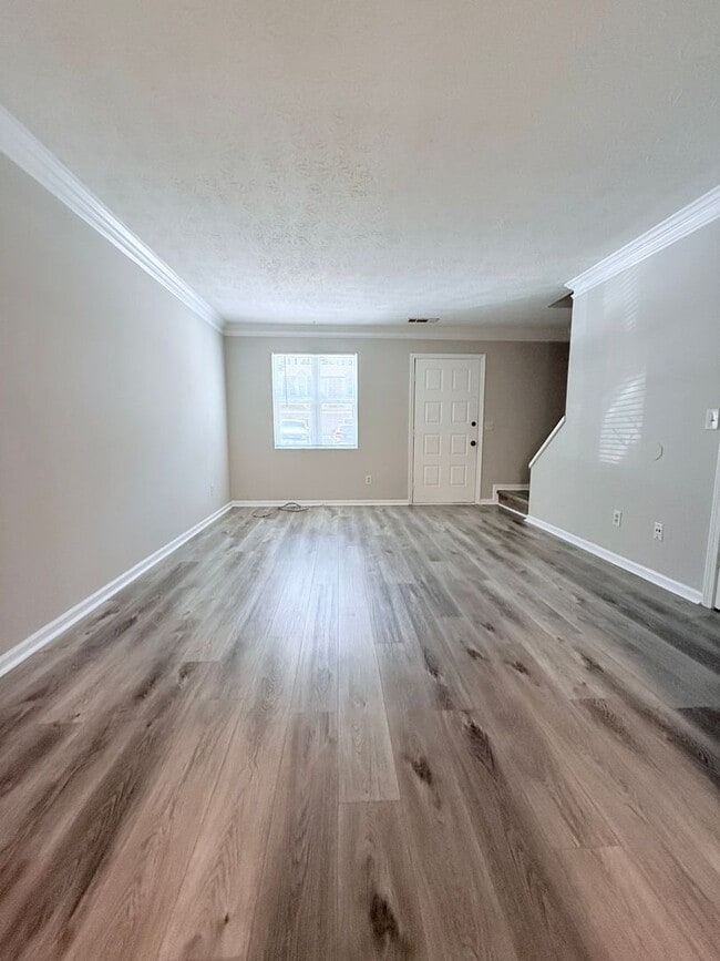Building Photo - Downtown Sugar Hill Townhome - 2 bed/1.5 bath end unit