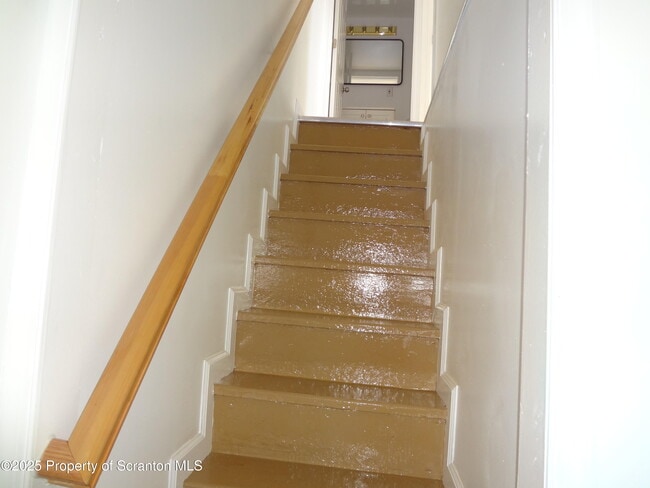 Building Photo - 539 Back St