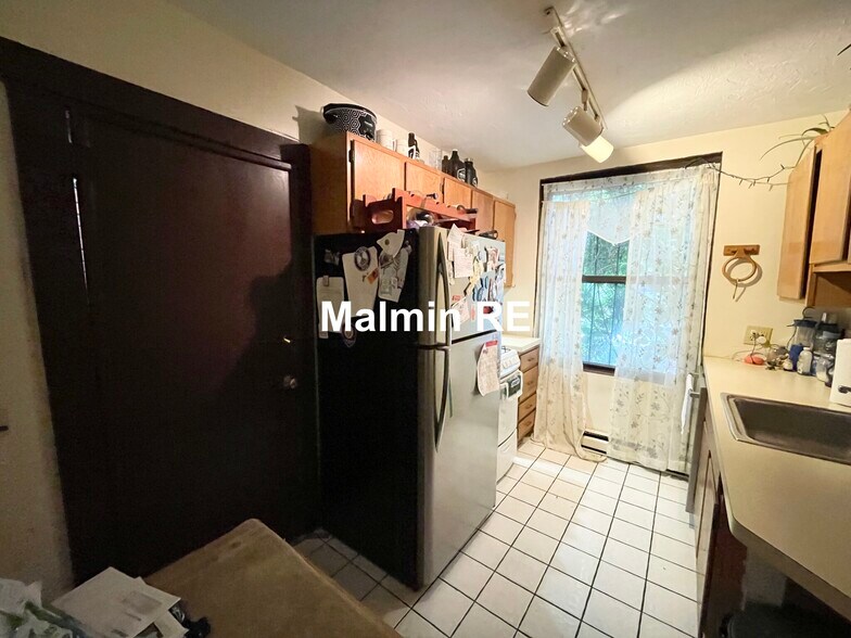 Building Photo - 74 Hammond St