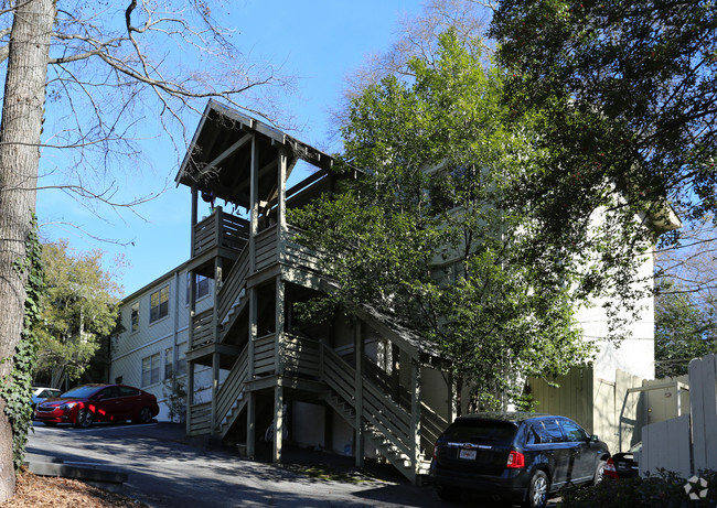 Primary Photo - Peachtree Battle Apartment