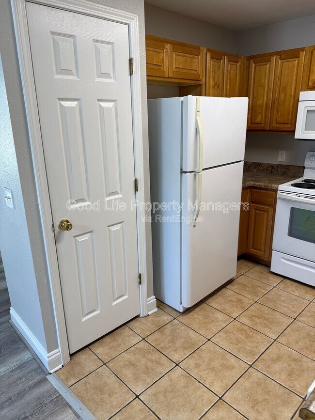 Building Photo - 8440 Chisholm Rd