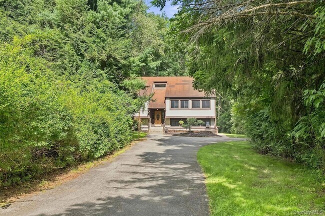 Building Photo - 383 NY-32