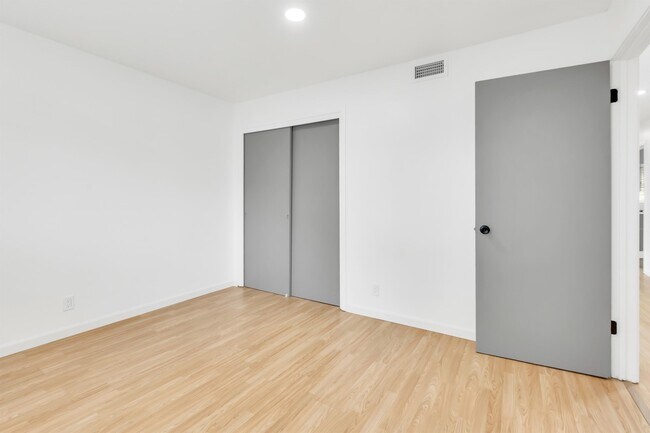 Building Photo - 1020 Seamas Ave