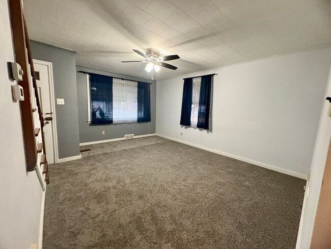 Building Photo - 3 Bedroom 2 Bathroom Cape Cod Available in York!