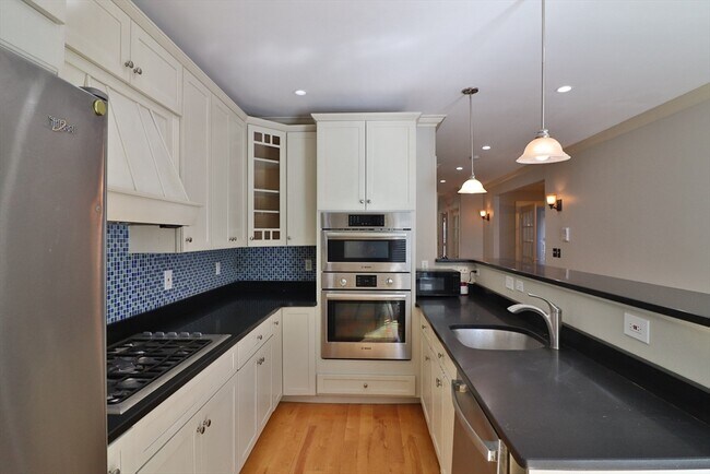 Building Photo - 358 Dorchester St