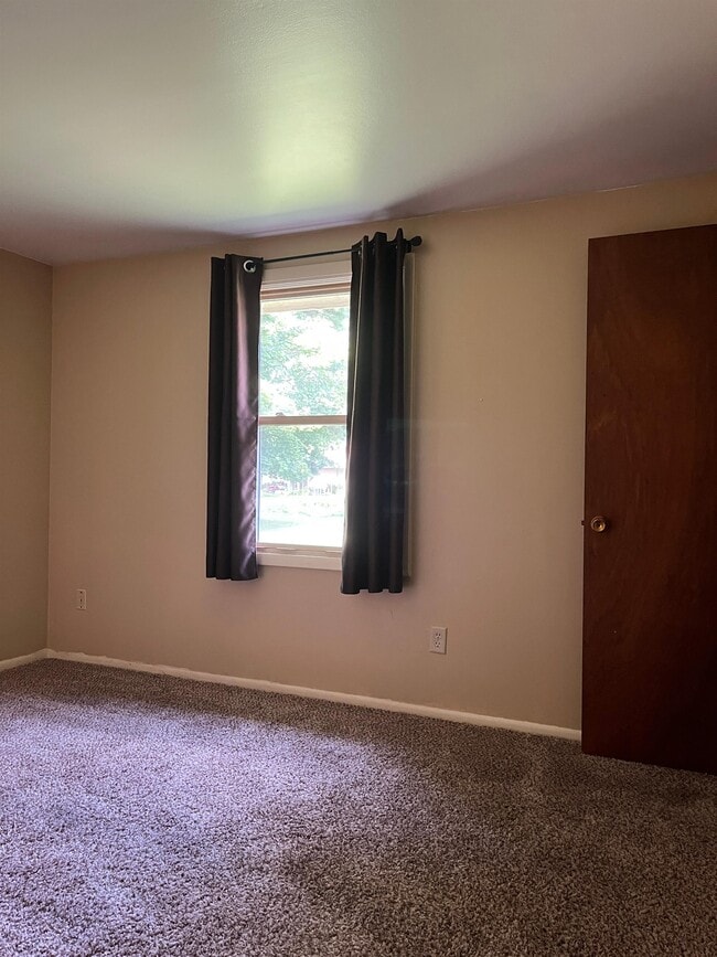 Building Photo - 6103 Glenview Dr