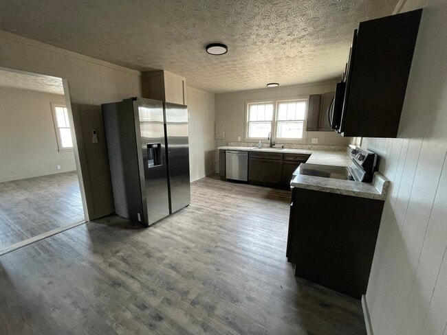 Building Photo - 802 E Church St