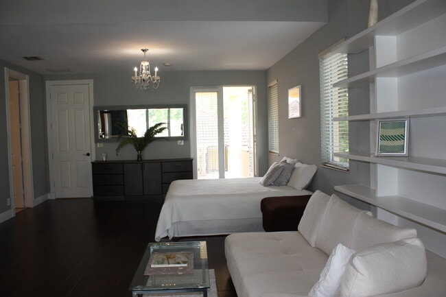 Building Photo - 5862 Homeland Rd