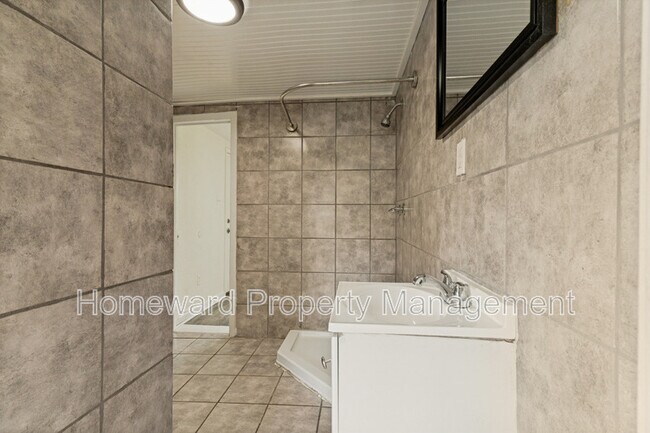 Building Photo - 5529 Diaz Ave