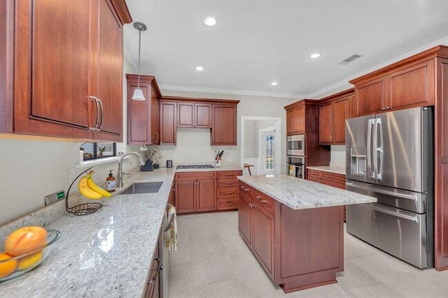 Building Photo - 927 Blue Spring Cir