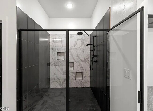 Building Photo - 13256 Coldham St