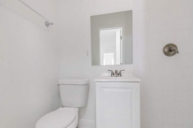 Building Photo - 2810 NE 60th St