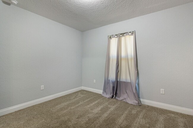 Building Photo - 515 Grand Ridge Dr