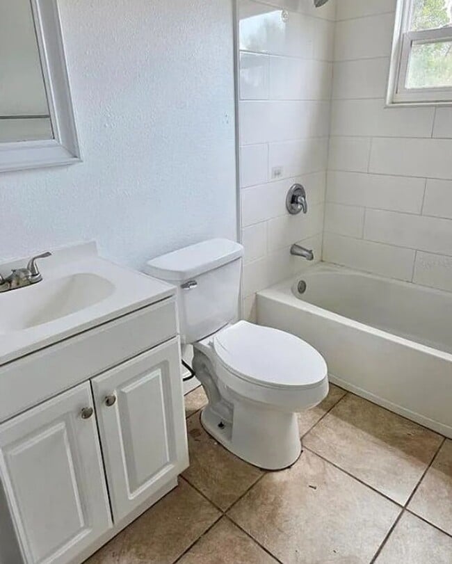 Building Photo - 2 bed 1 bath 2-plex with 850 sf. Off MLK (...