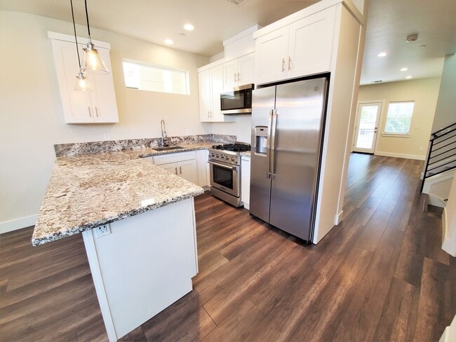 Building Photo - Contemporary Greenhaven Home with Private Backyard & Smart Features