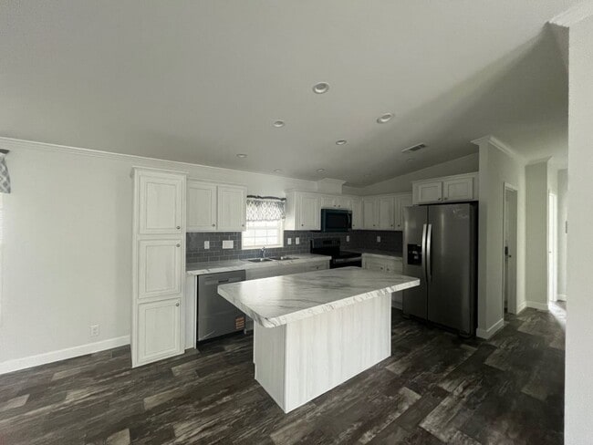 Building Photo - 55 Eland Dr